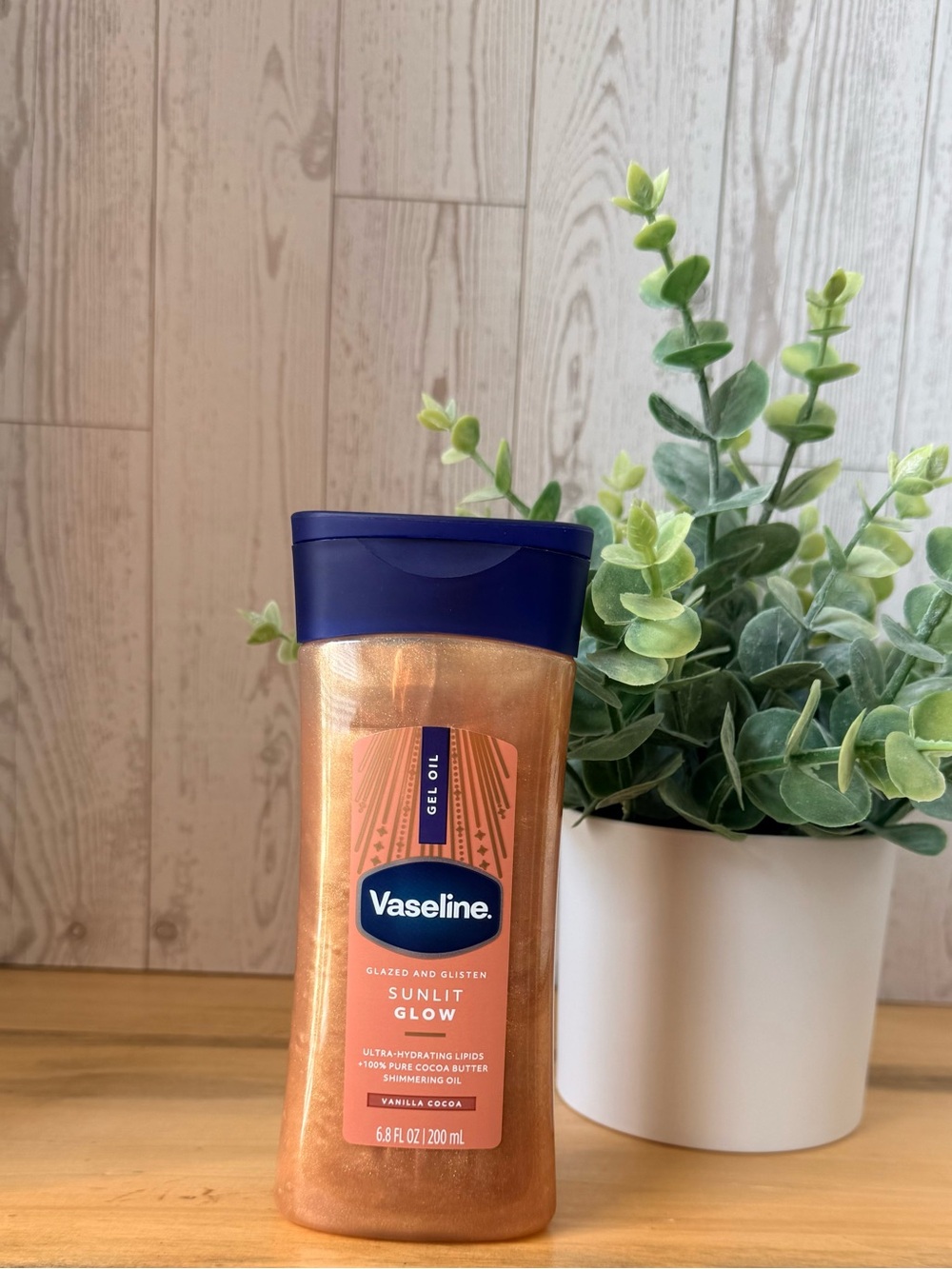 Vaseline Sunlit Glow Gel Oil Body Moisturizer – Shimmering Bronze - Picture 3 of 3